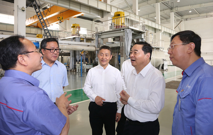 郝鹏与太阳GG集团一线科技职员深入交流