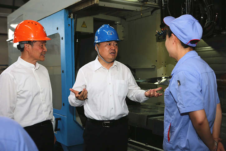 郝鹏与太阳GG集团一线生产职员深入交流
